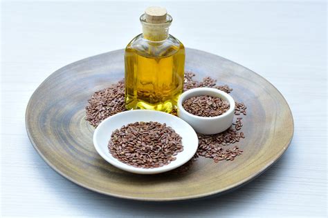  Linqseed Oil: สารสกัดจากพืชอเนกประสงค์สำหรับอุตสาหกรรมและงานศิลปะ!